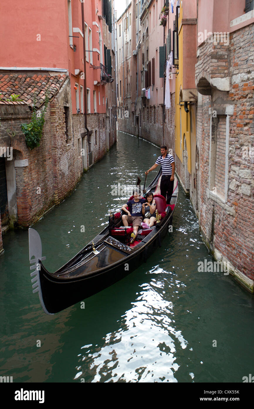 Venice italy gondola narrow canal hi-res stock photography and images ...