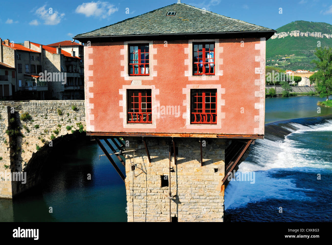 France, Midi-Pyrenees: River house over river Tarn in Millau Stock Photo