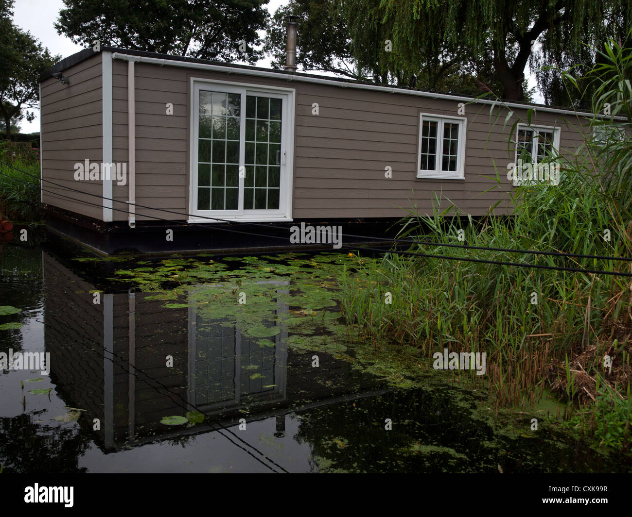 Houseboats close to the marina in Chichester Harbour Stock Photo Alamy