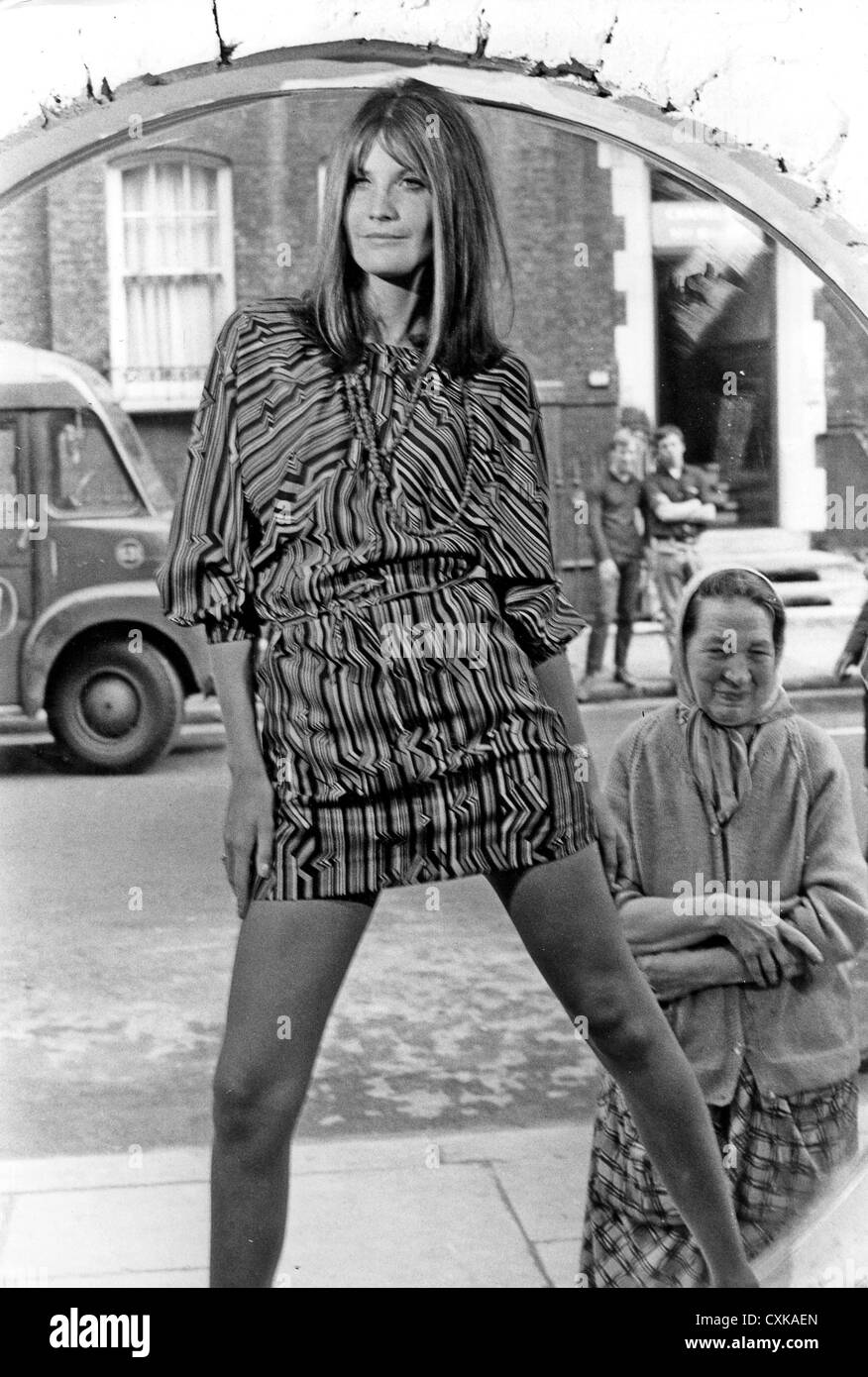 SANDIE SHAW  UK pop singer at the opening of her boutique in Great Tichfield Street, London, 27 September 1967. Photo Tony Gale Stock Photo