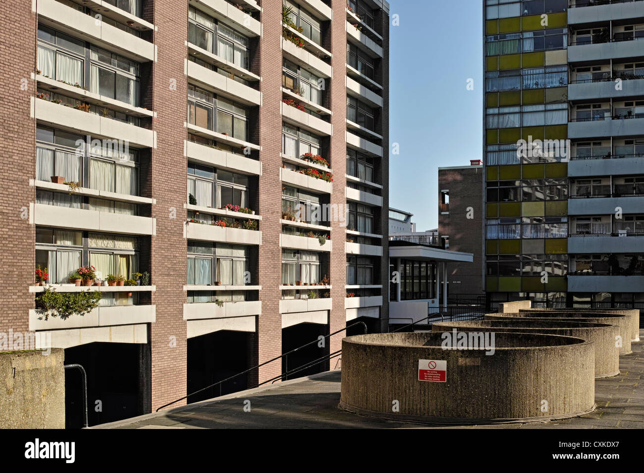 Social housing estate tower hi res stock photography and images Alamy