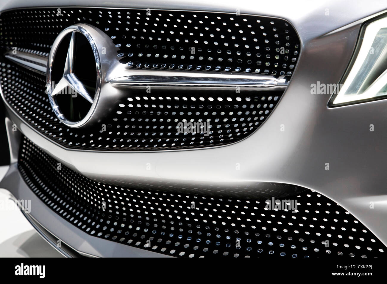 Mercedes Benz Concept Style Coupe CSC at the Paris Motor Show 2012 ...