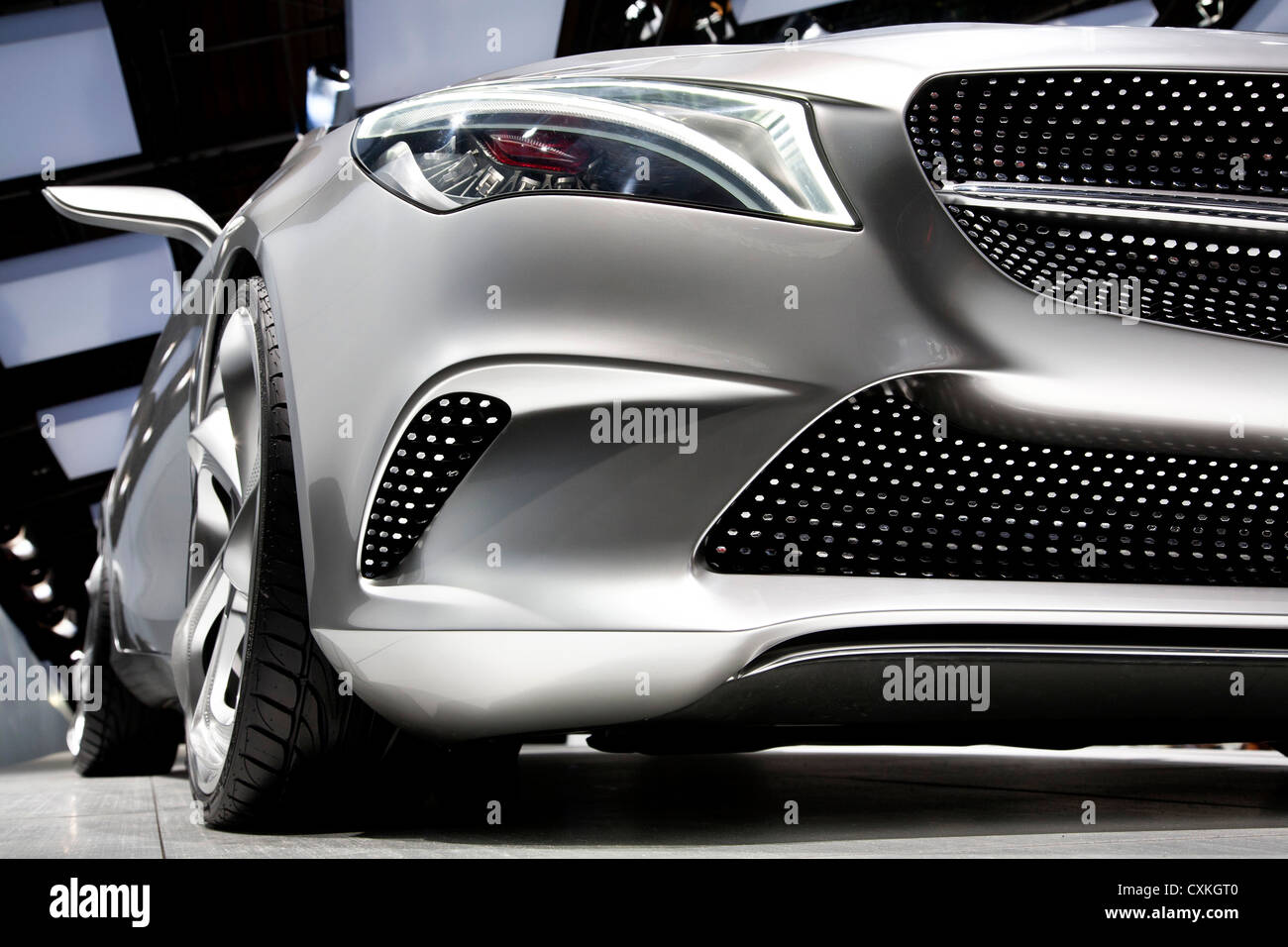 Mercedes Benz Concept Style Coupe CSC at the Paris Motor Show 2012 ...