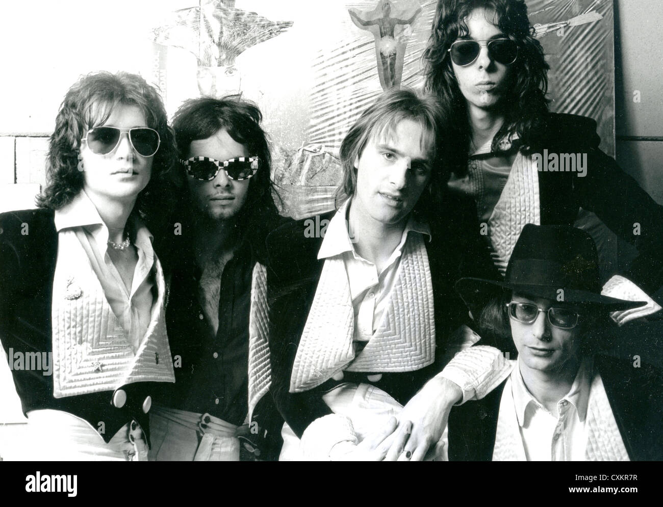 COCKNEY REBEL UK pop group in April 1974. From l: Stuart Elliot,Paul Jeffries, Steve Harley, Duncan Mackay, Milton James Stock Photo