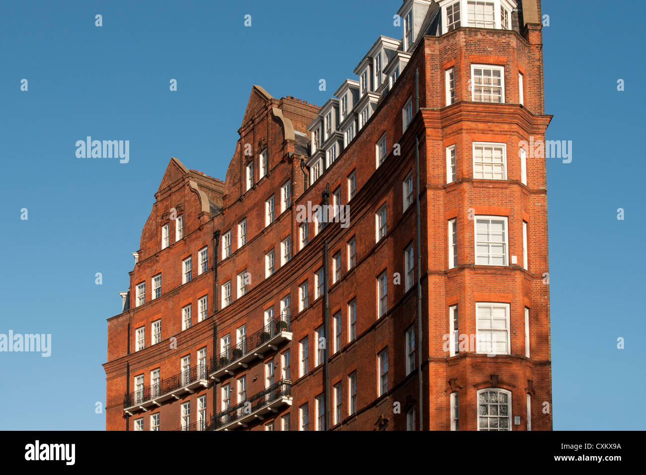 Curved Facade of Red-brick Victorian Kensington Gore Mansions, Knightsbridge, London, England, UK Stock Photo