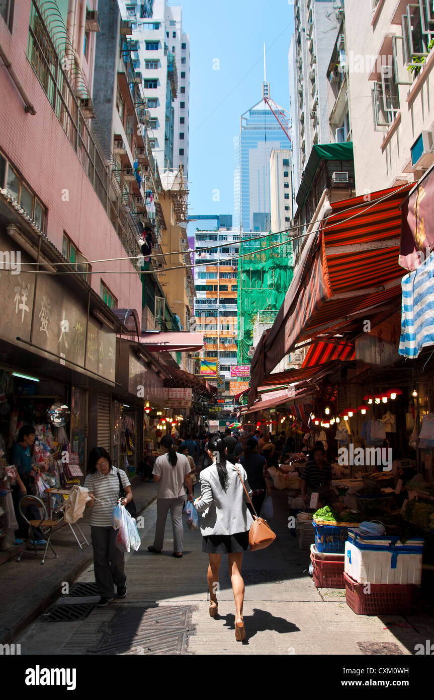 Local people shopping at Wan Chai outdoor market, Hong Kong Stock Photo