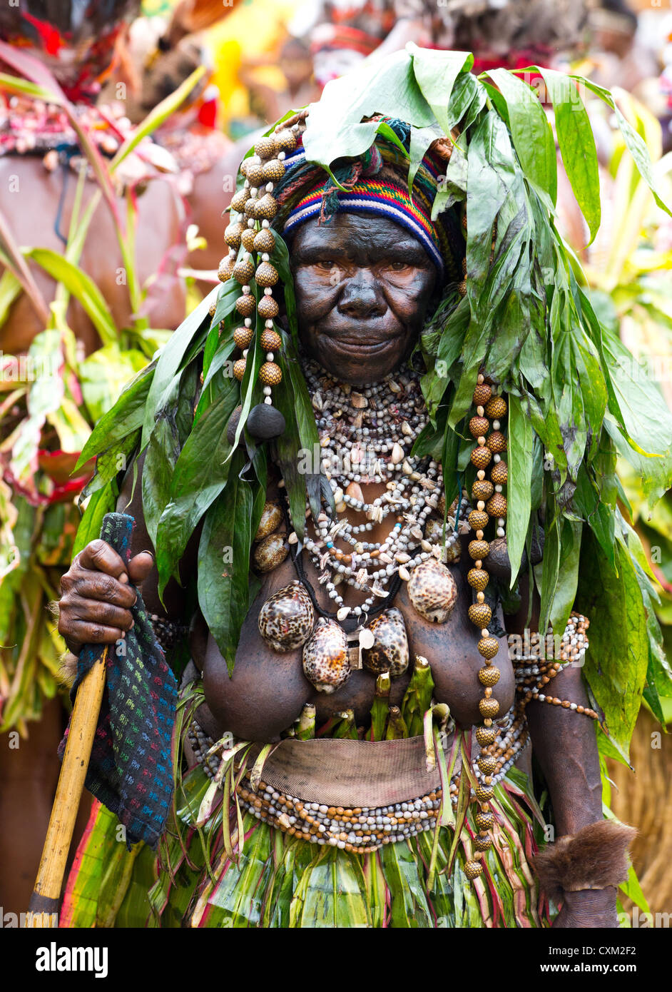 Woman dressed in traditional tribal costume and headdress at the singsing  Goroka Festival, Papua New Guinea Stock Photo - Alamy
