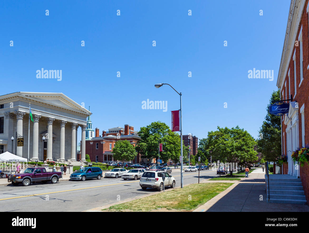 West 6th Street in downtown with the County Court House to the left, Erie, Pennsylvania, USA Stock Photo