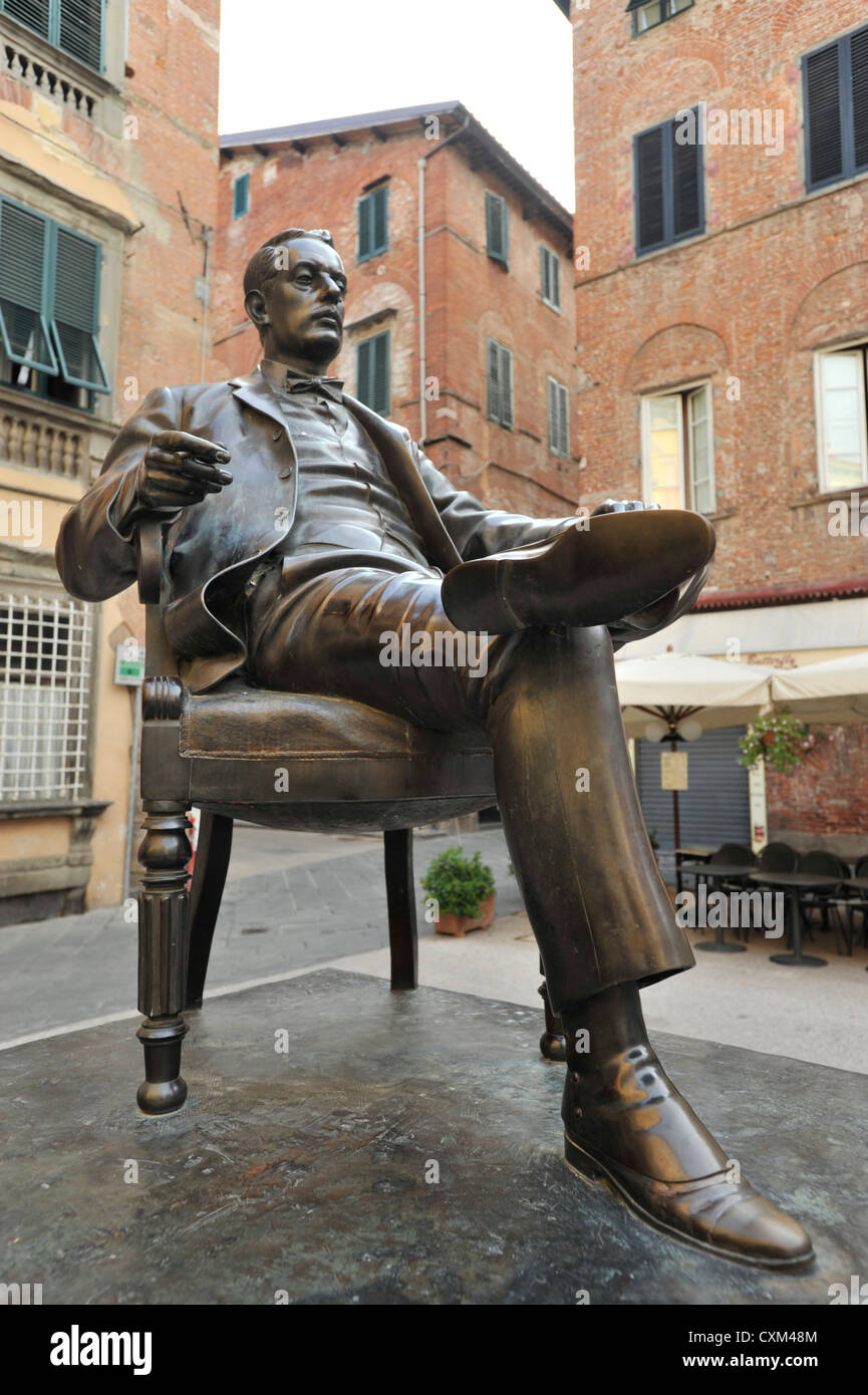 Bronze statue of Giacomo Puccini By Isabella Totus outside his birth place in Lucca Tuscany Italy Stock Photo