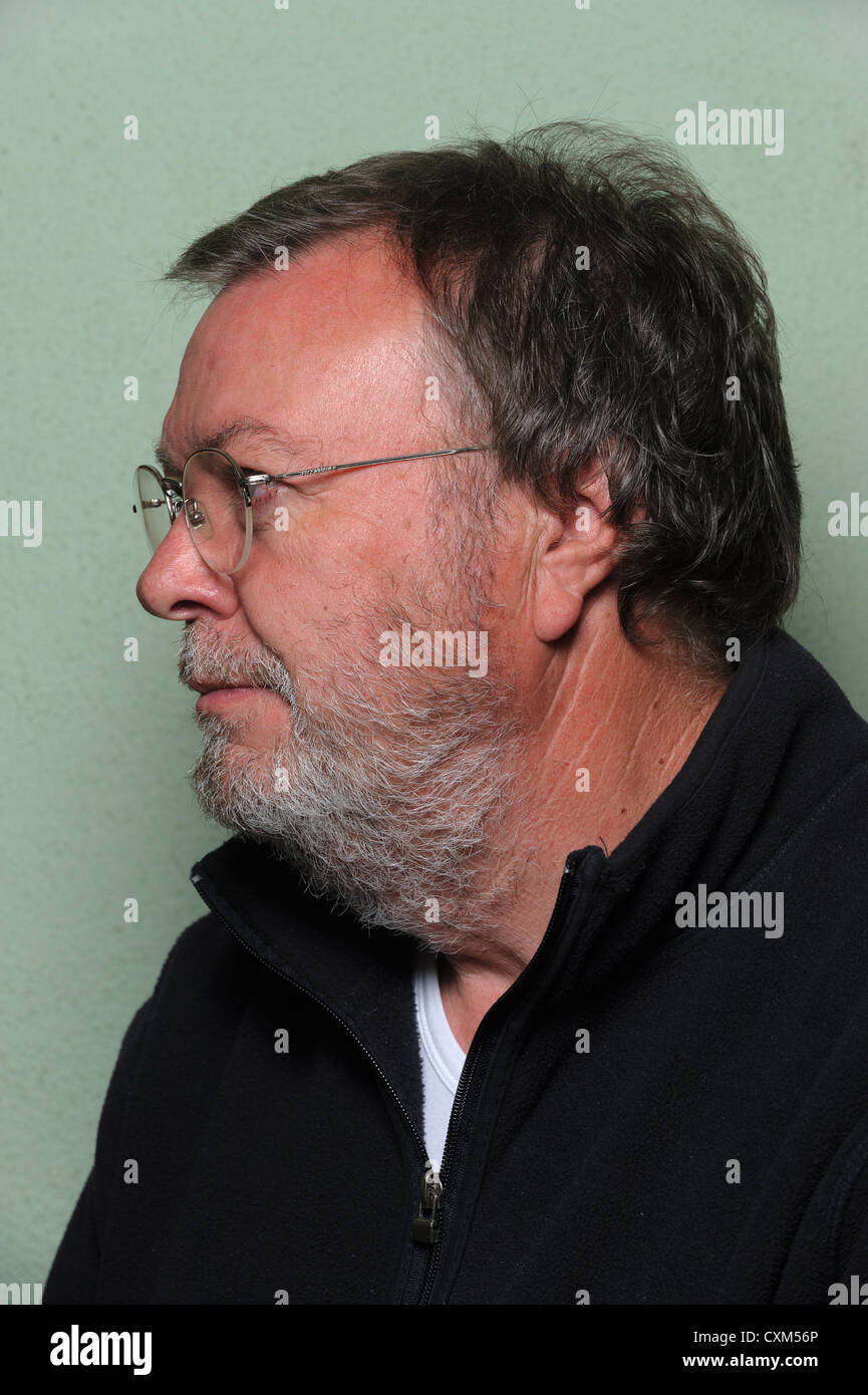 Old man white beard profile hi-res stock photography and images - Alamy