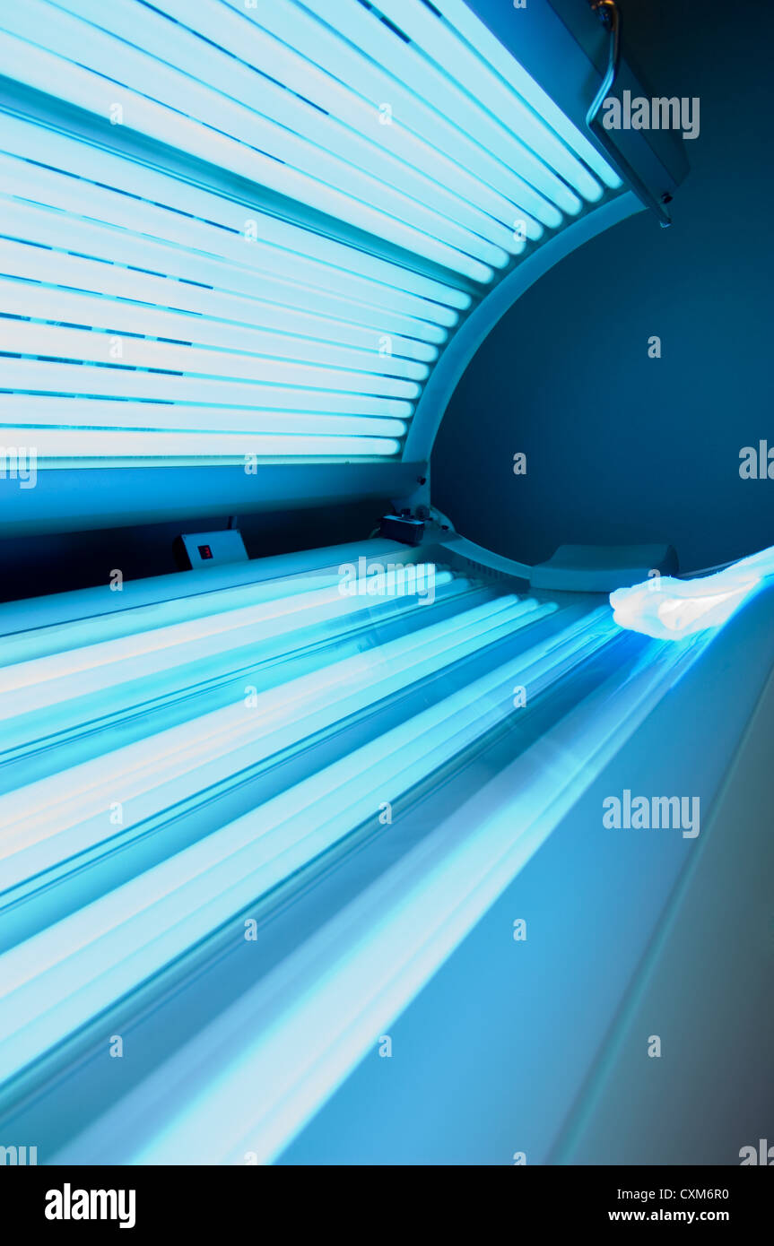 Tanning bed at tanning salon Stock Photo Alamy