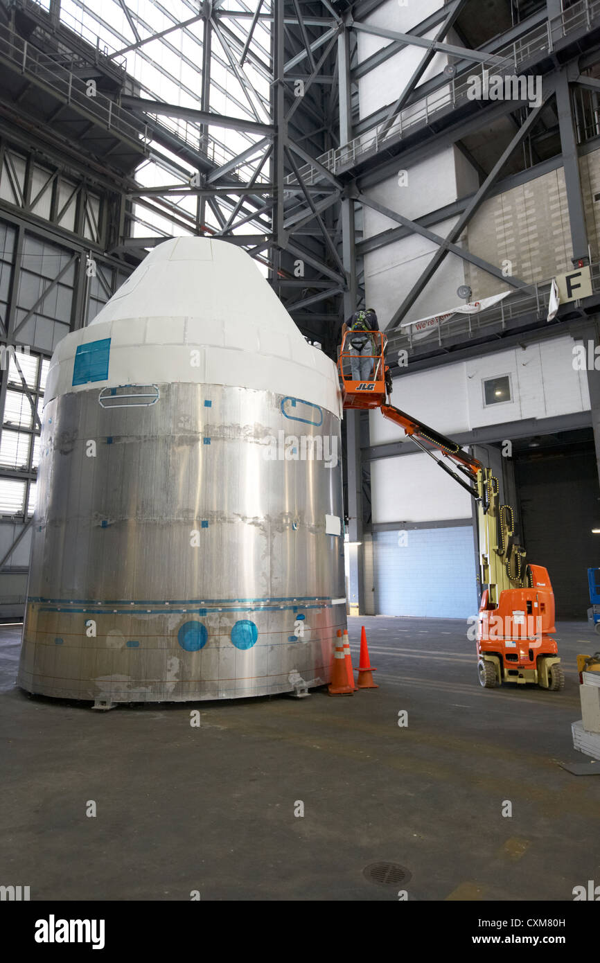 Worker space launch complex hi-res stock photography and images - Alamy