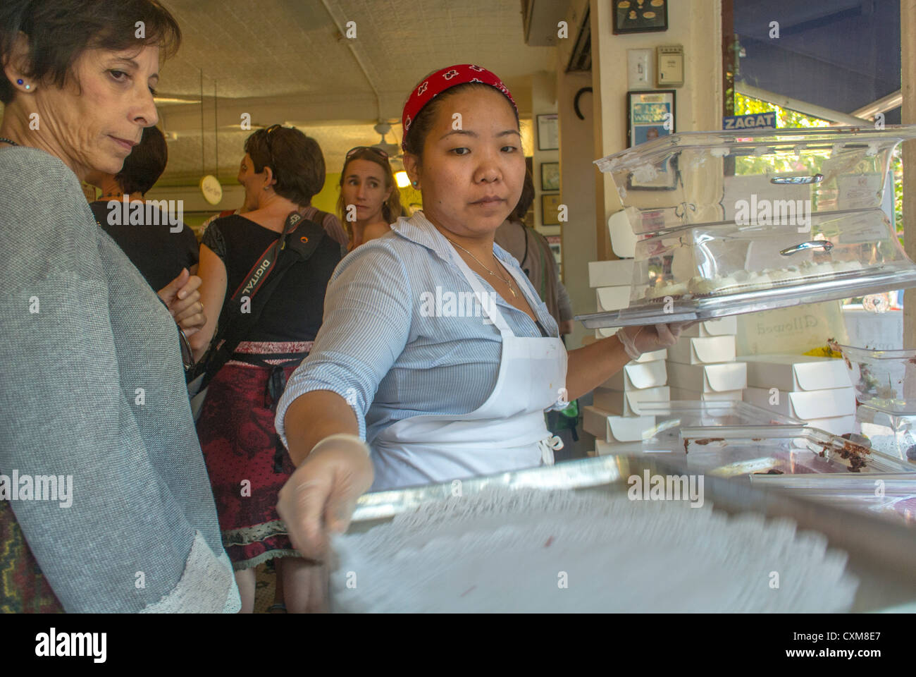 New York City, NY, USA, Woman Shopping in American Bakery Shop 'Magnolia' in Greenwich Village, Manhattan, women nyc Stock Photo