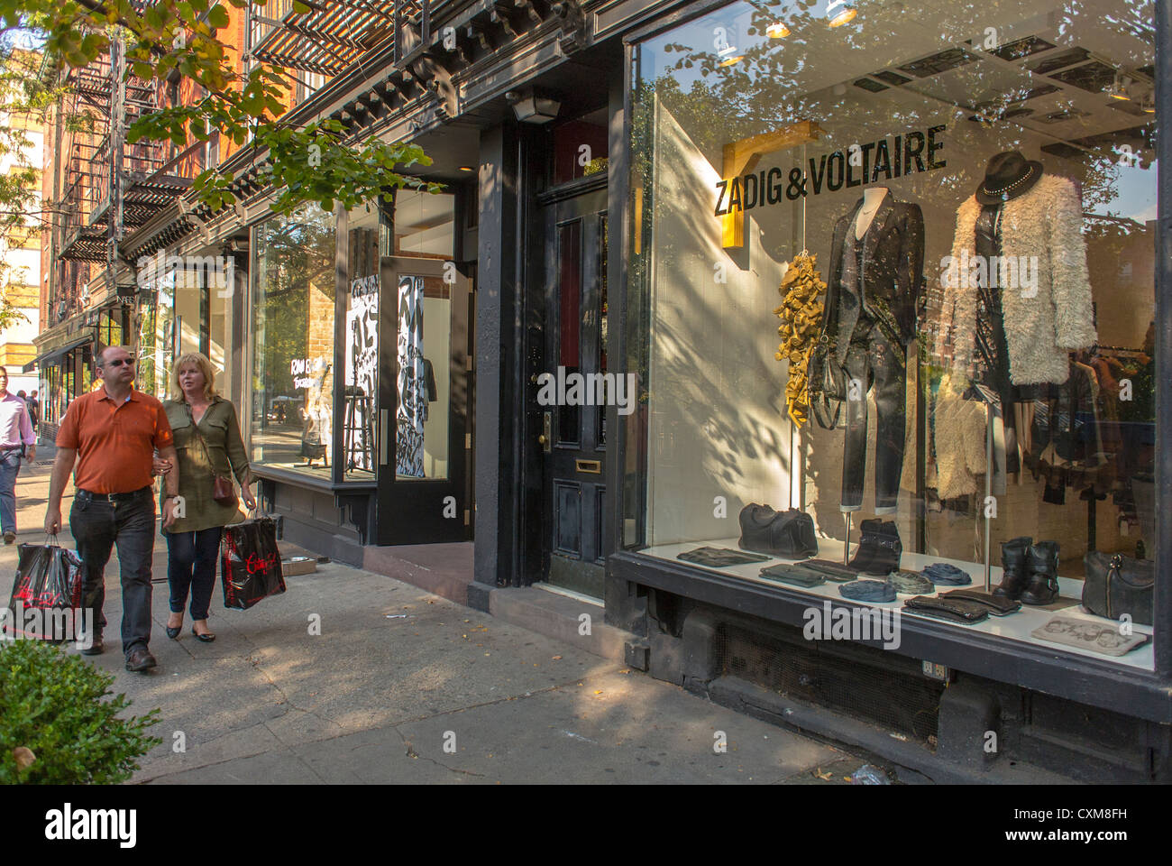 New York City, NY, USA, Street Scenes, People in Greenwich Village, Manhattan, Window Shopping French Store, 'Zadig & Voltaire', Shop Front Window, fashion mannequins, rich neighborhood usa Stock Photo