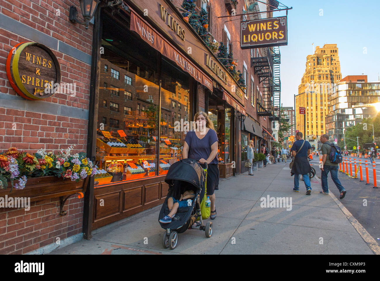 New York City, NY, USA, Street Scenes, Woman Walking with Baby Carriage, Outside WIne Store in Greenwich Village, Manhattan,  New York neighbourhood, ny streets Stock Photo