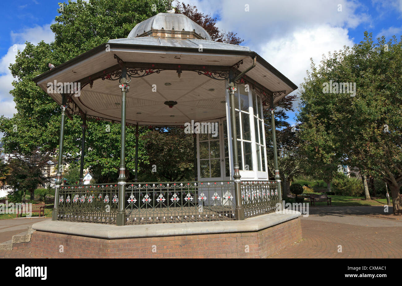 Bandstand in fountain and Dartmouth gardens Stock Photo Alamy