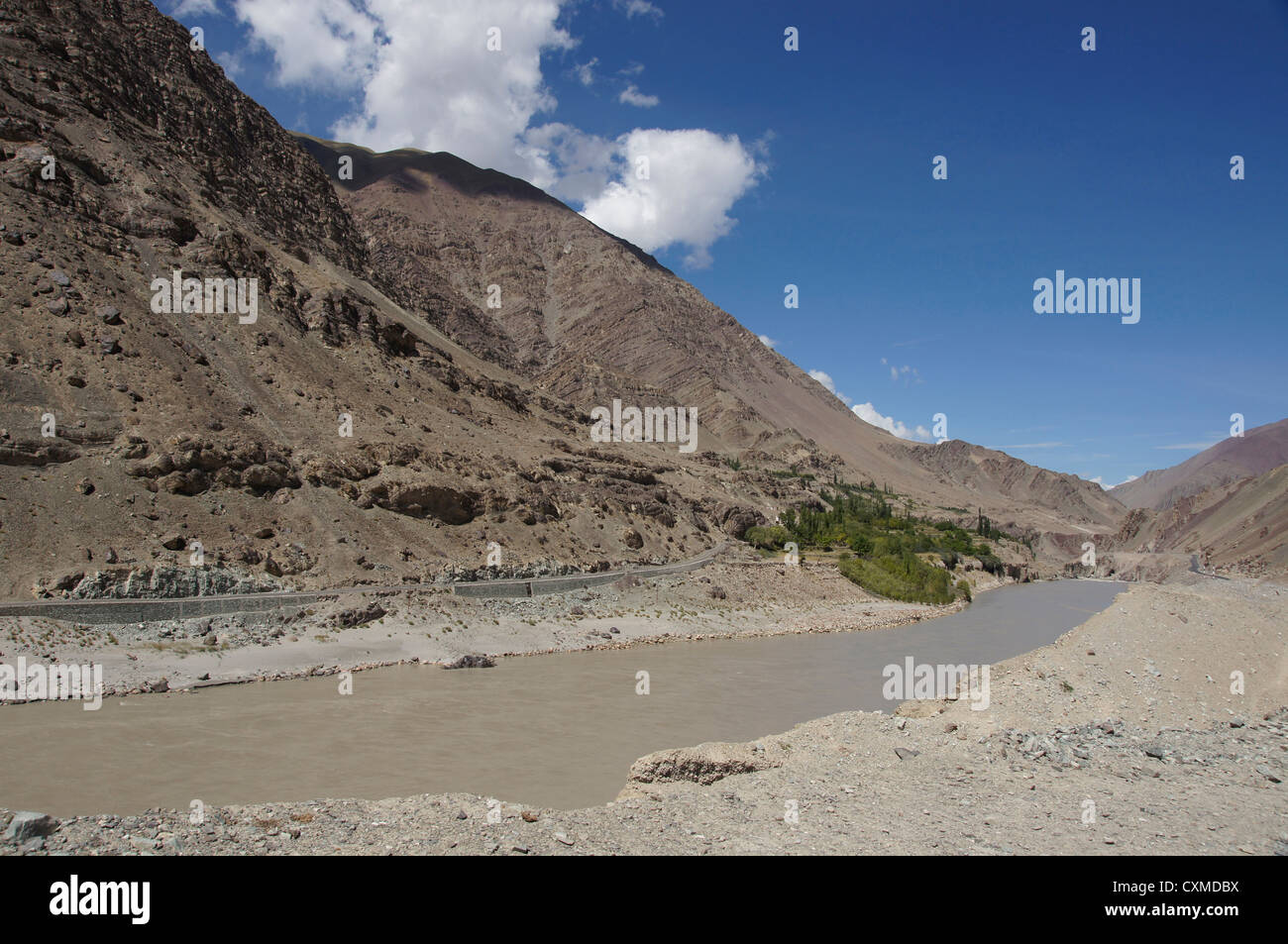 indus river, near saspol, srinagar-leh-highway, jammu and kashmir, india Stock Photo