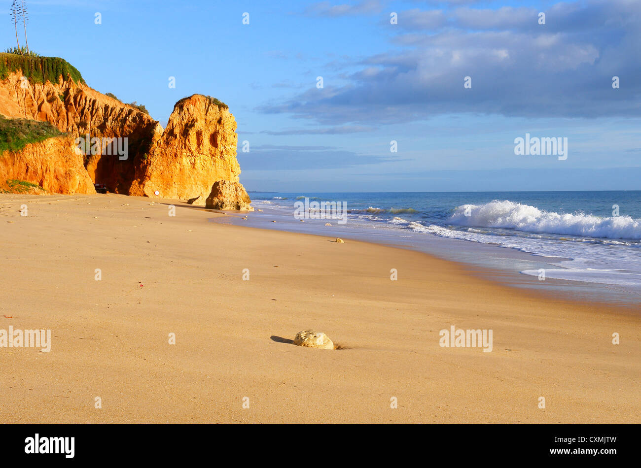 Algarve seashore cliff scenery, Portugal Stock Photo - Alamy