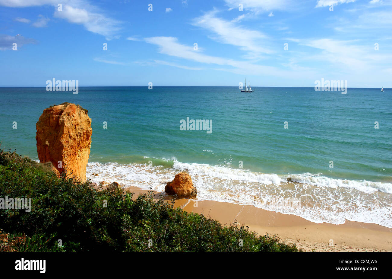 Algarve beach cliff scenery, Portugal Stock Photo - Alamy
