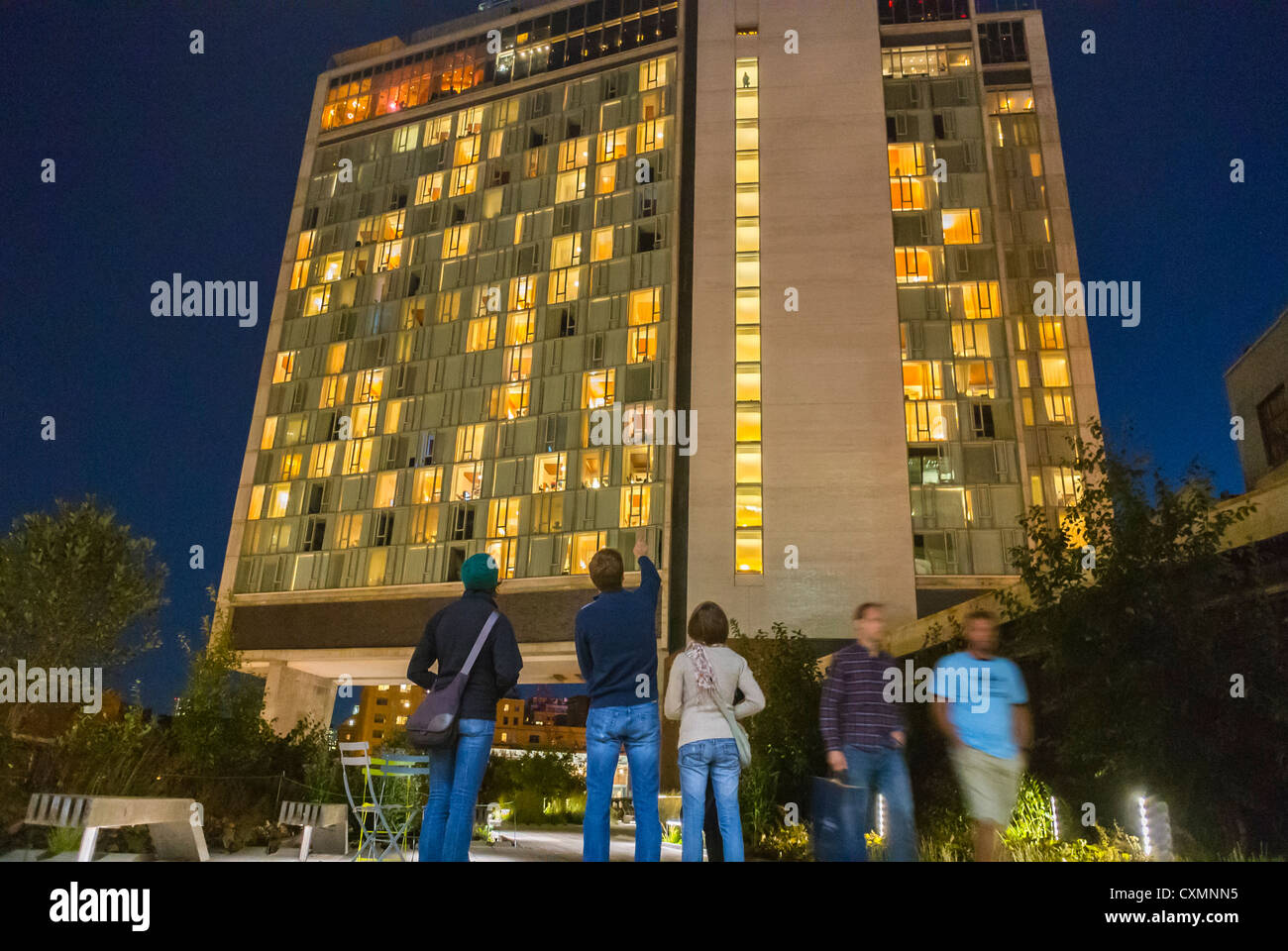 Night city line hi-res stock photography and images - Alamy