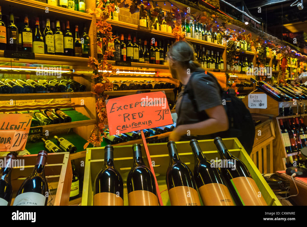 New York, NY, Man Shopping in Greenwich Village, Manley's Wine Shop Stock Photo