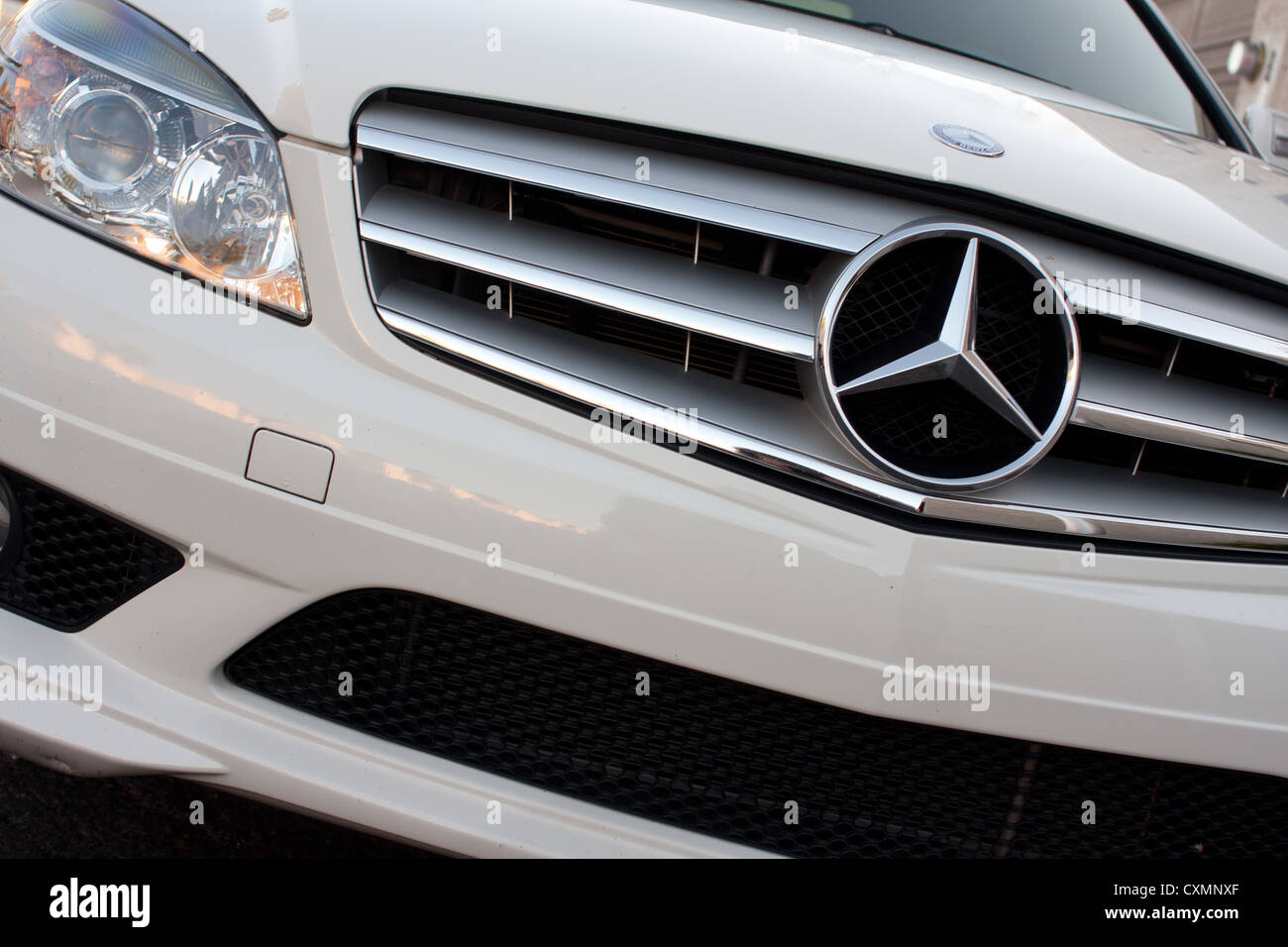 white Mercedes car front grill and star Stock Photo - Alamy
