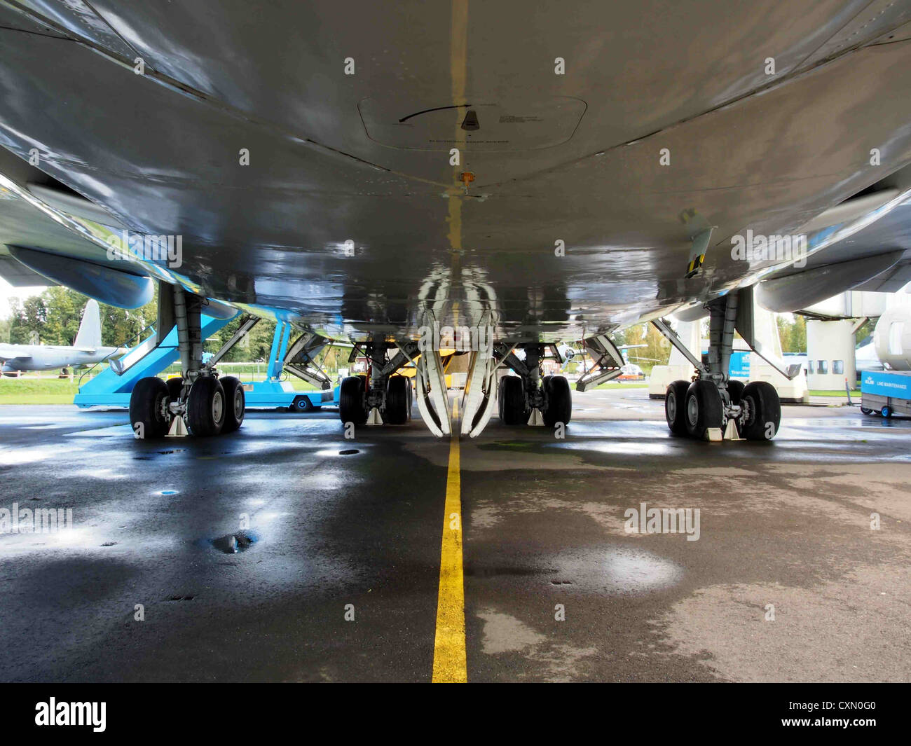 Boeing 747 Main landing gear Stock Photo Alamy