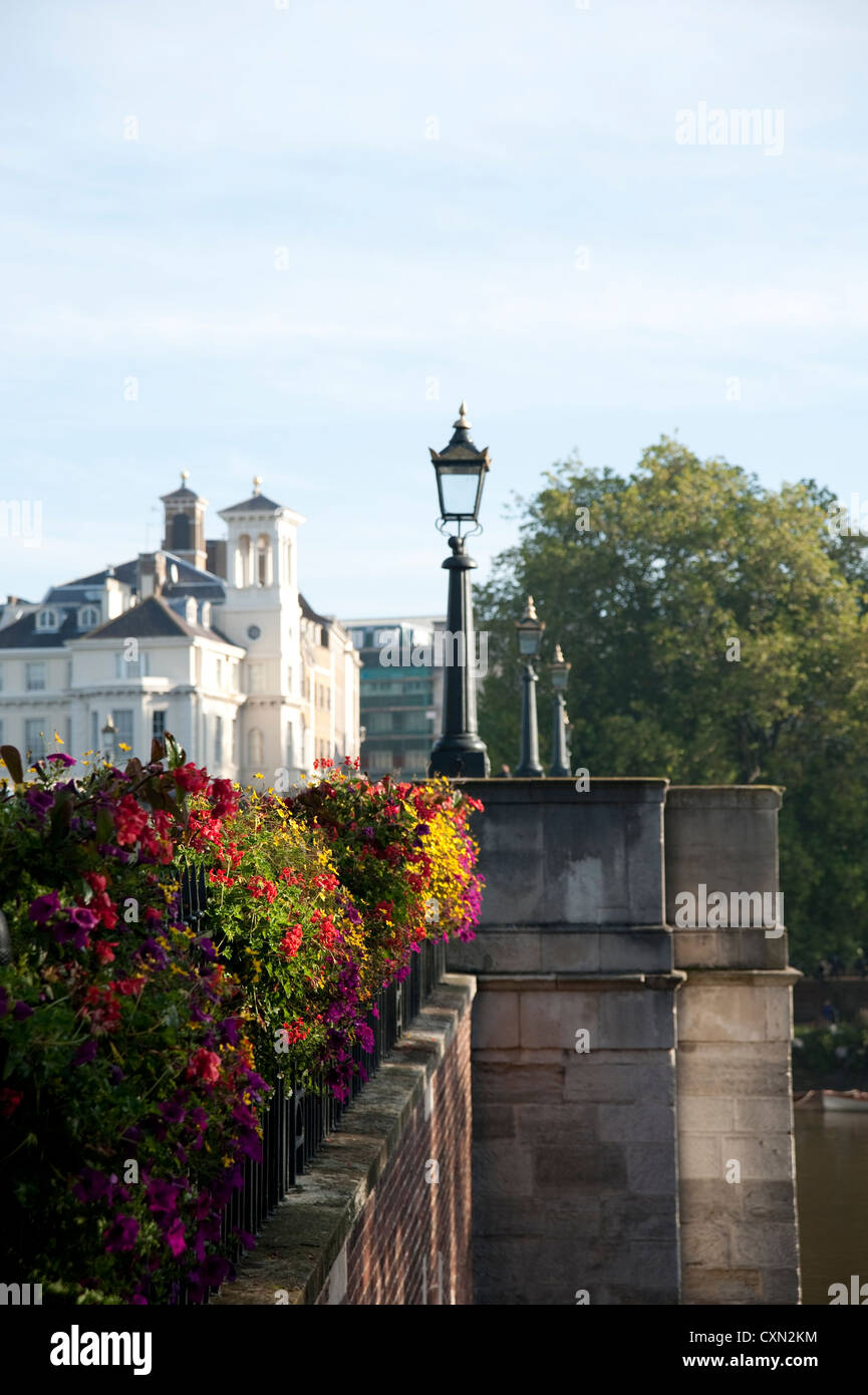 Flowers at Richmond Bridge, in London Stock Photo Alamy
