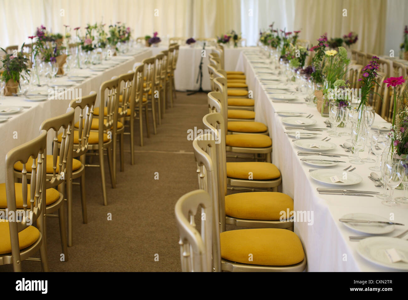 table and chairs for wedding banquet Stock Photo Alamy