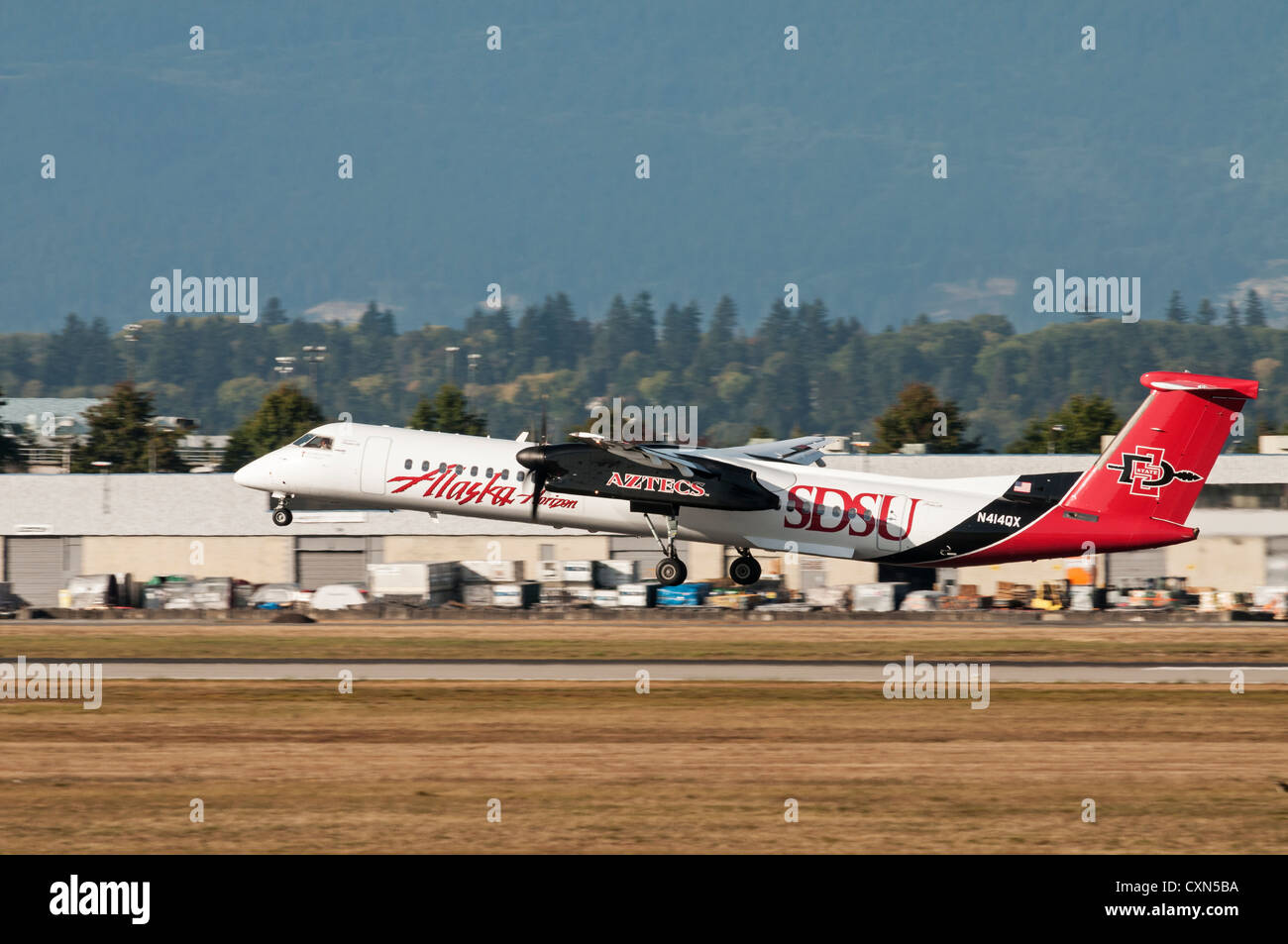 An  Alaska Airlines (Horizon Air) Bombardier Q400 in special San Diego State University Aztecs livery takes off Stock Photo