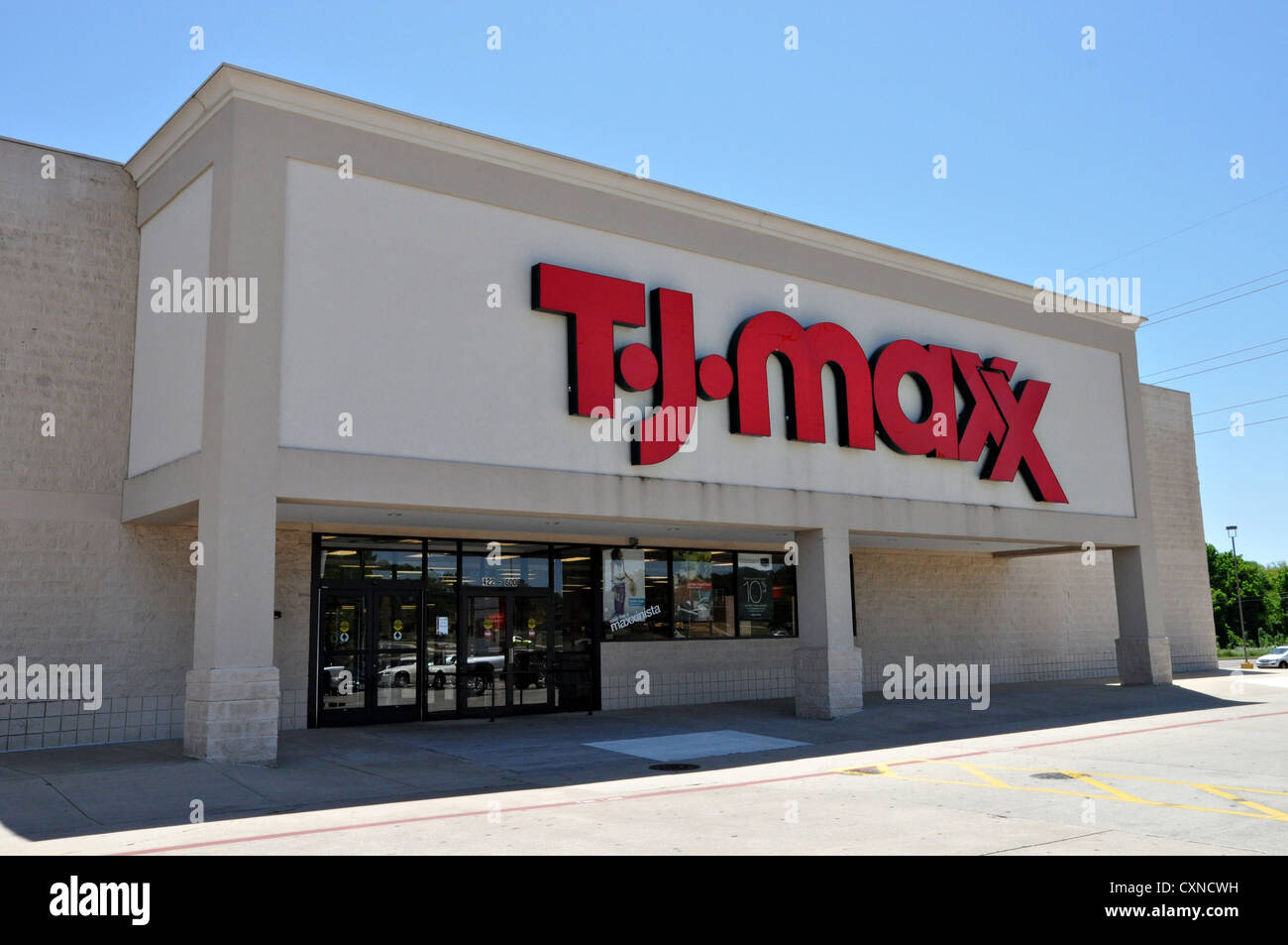 T J Maxx logo sign on store front Stock Photo - Alamy