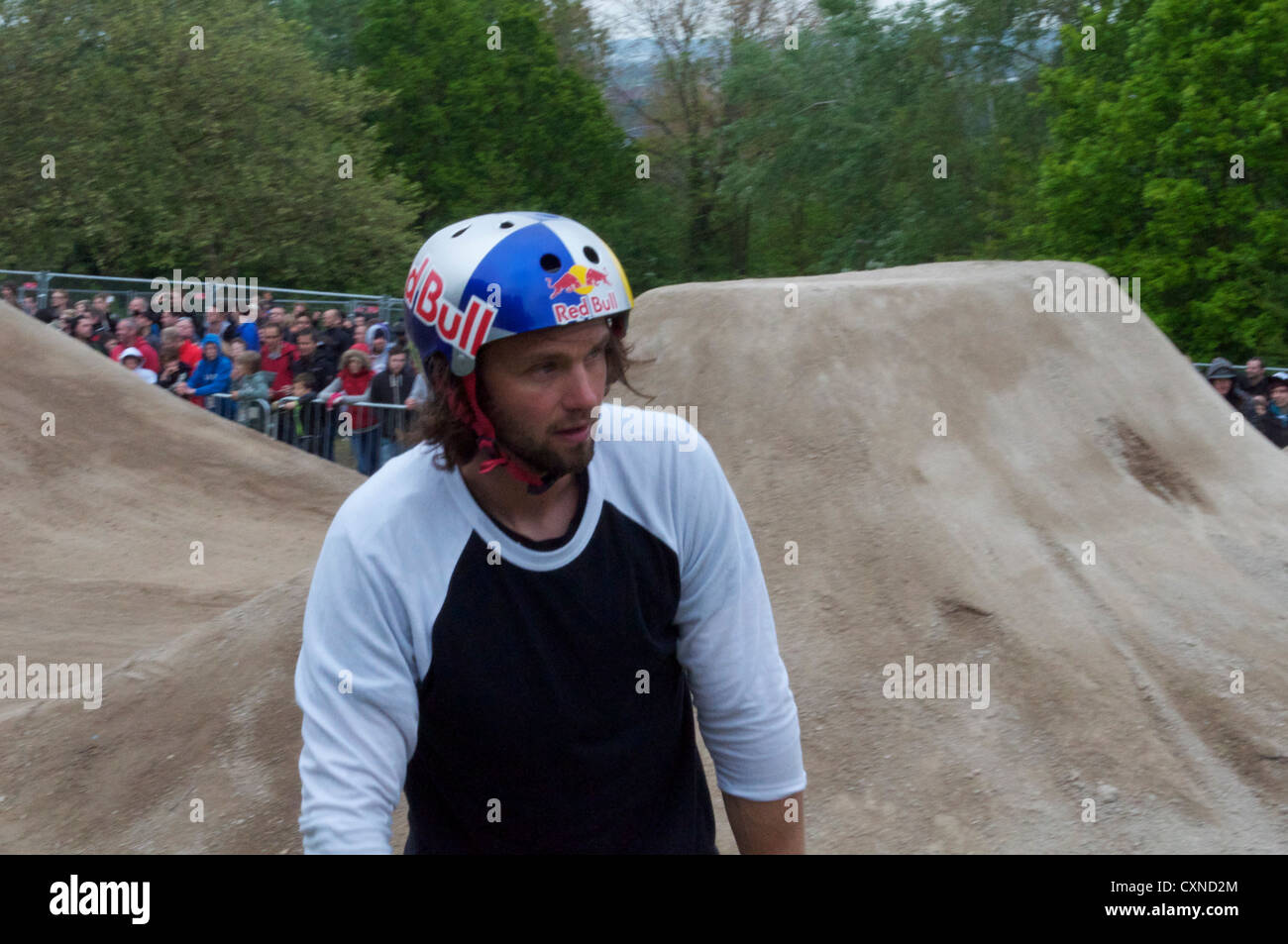 Red bull skateboard best sale helmet