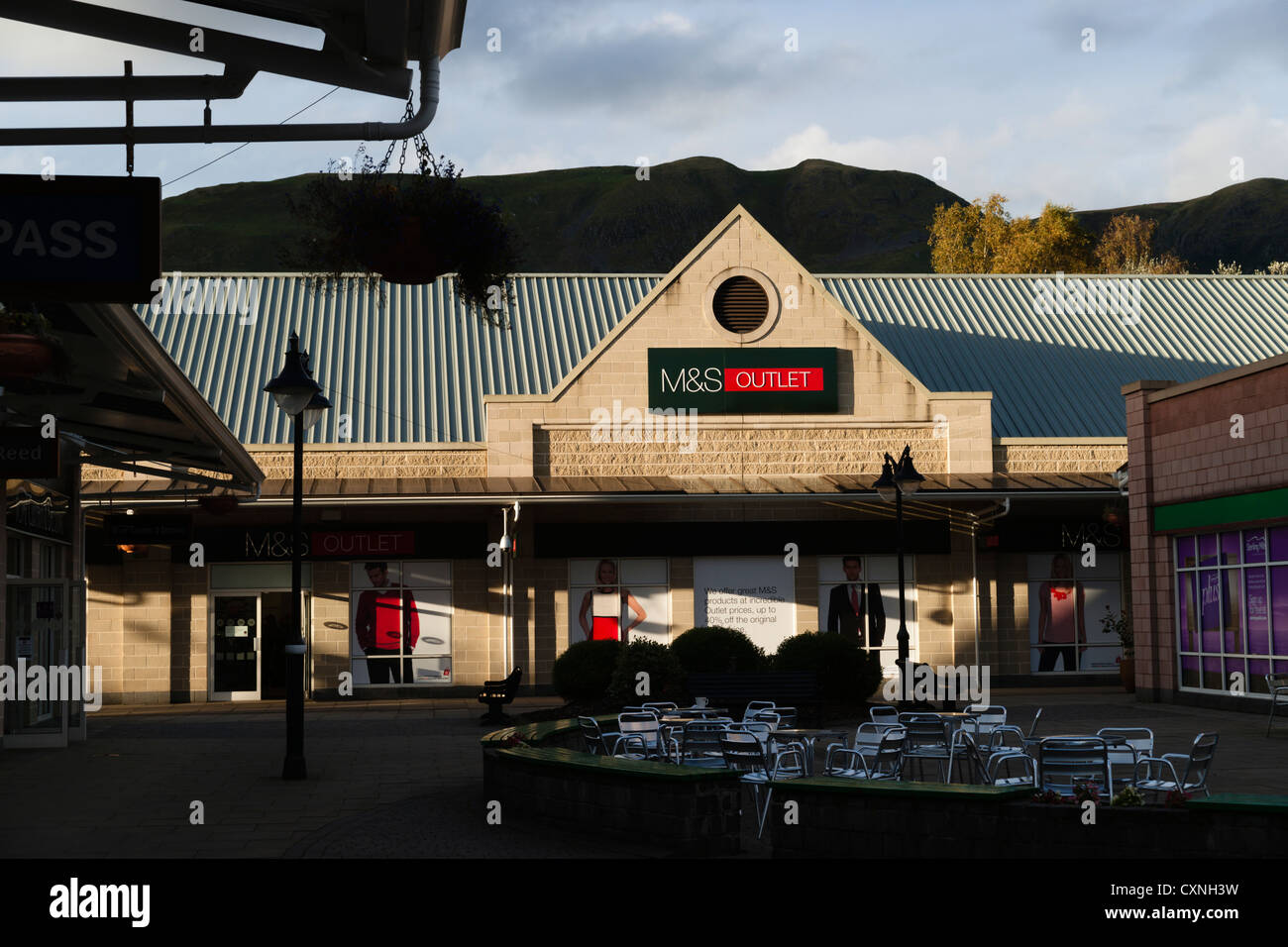 A Marks and Spencer outlet store set against the Scottish hills in Tillicoultry. Stock Photo