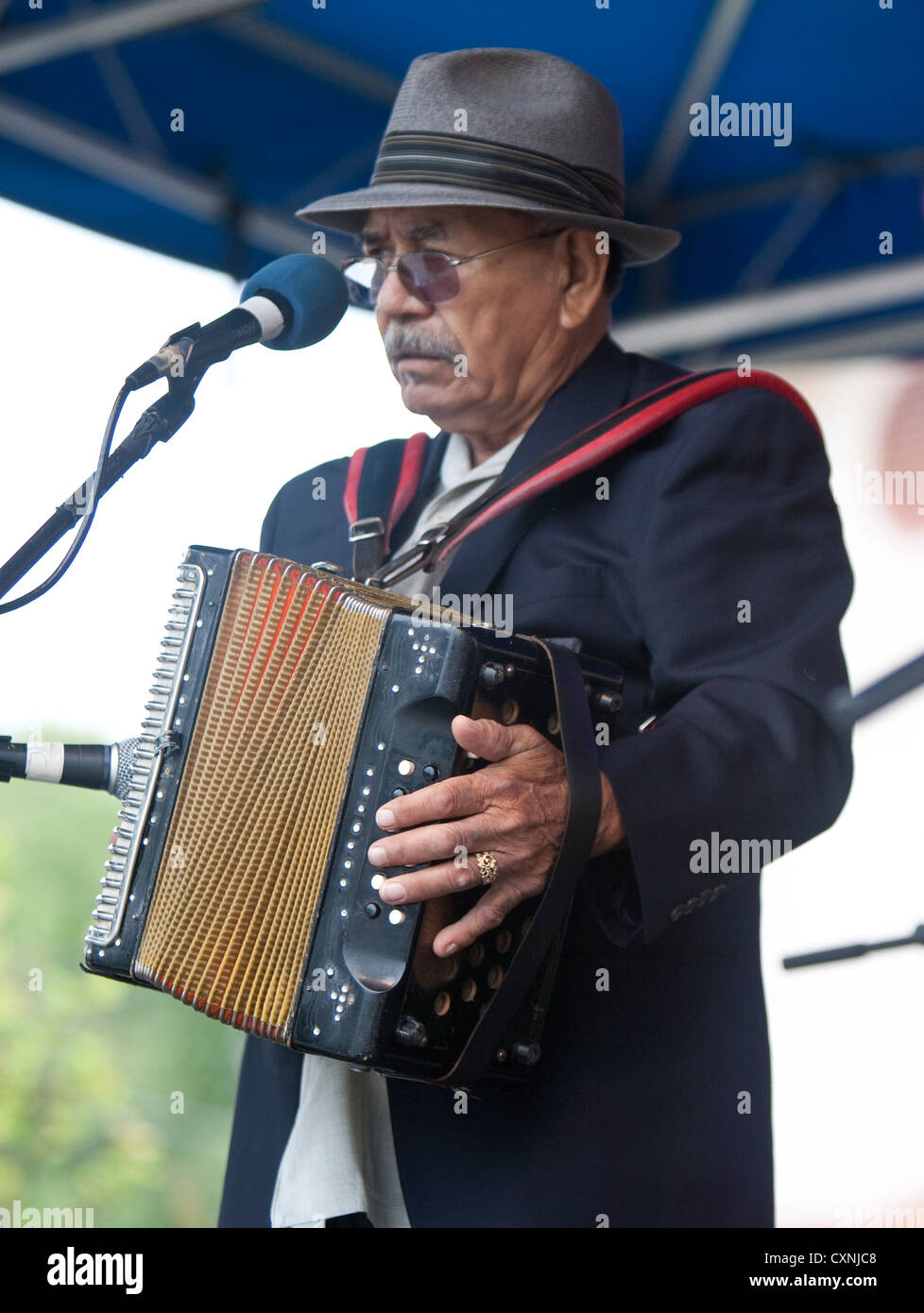 Hispanic accordion player hires stock photography and images Alamy