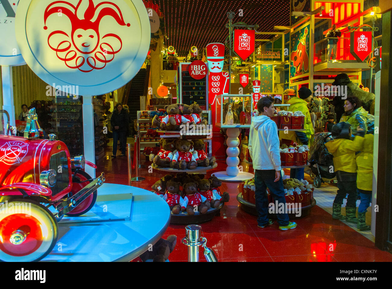 New York City, NY, USA, Children Shopping, Fifth Avenue, "FAO Schwartz