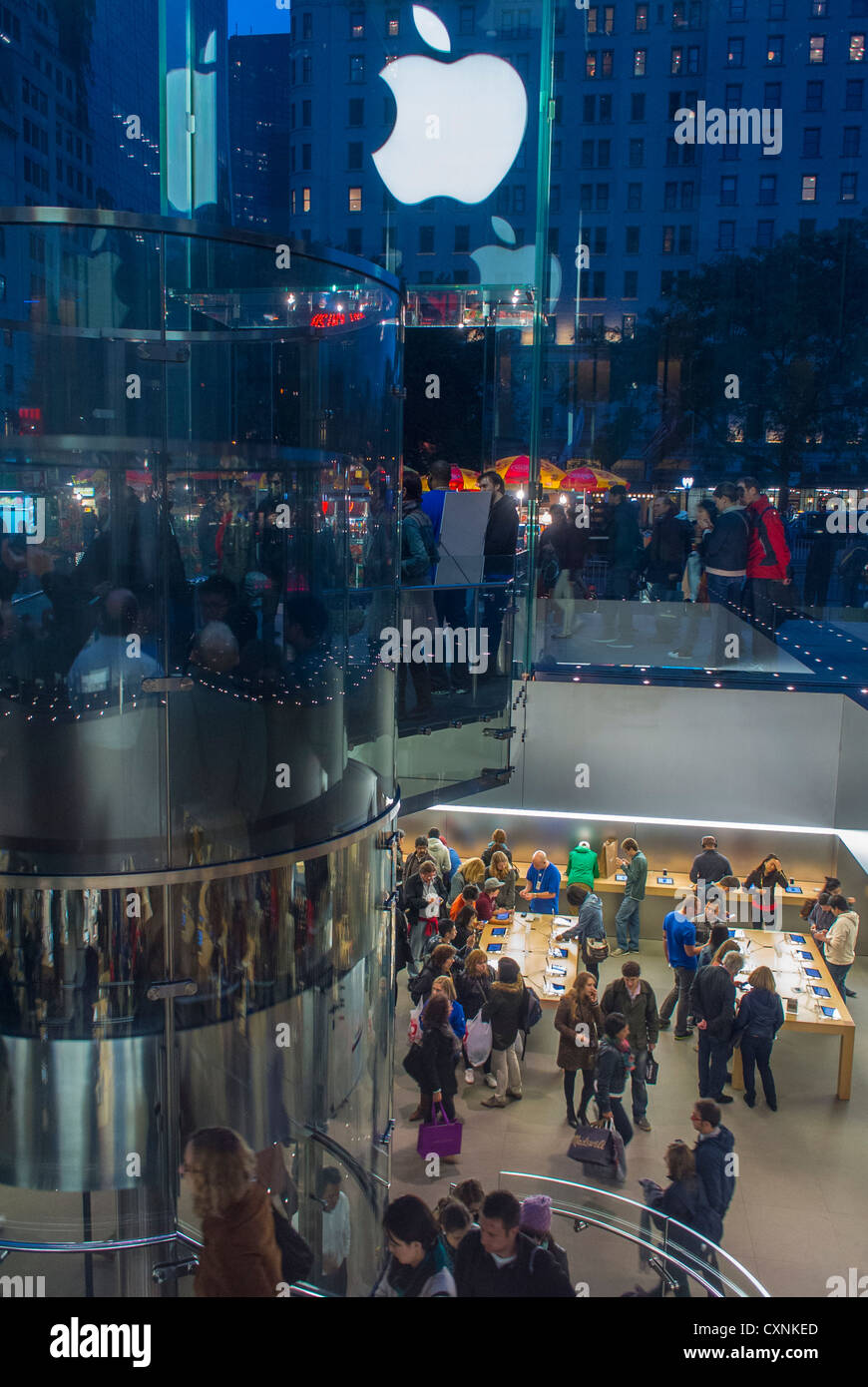 New York, People Shopping, inside, Fifth Avenue, 59th Streets, Apple Store, Manhattan Stock Photo