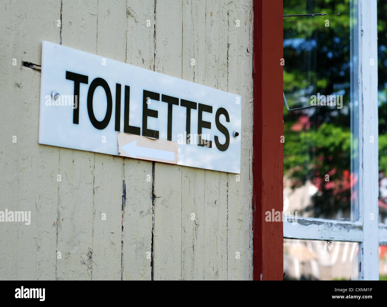 Sign on an old building: 'Toilettes' in French language Stock Photo - Alamy