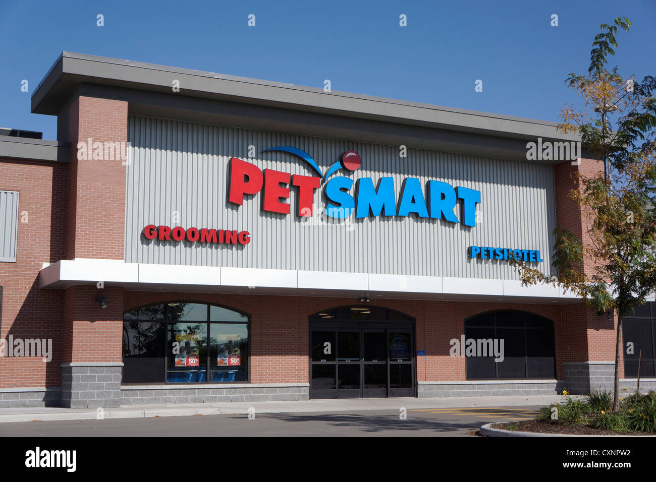 Petsmart, Pet supplies, products store & Grooming Stock Photo