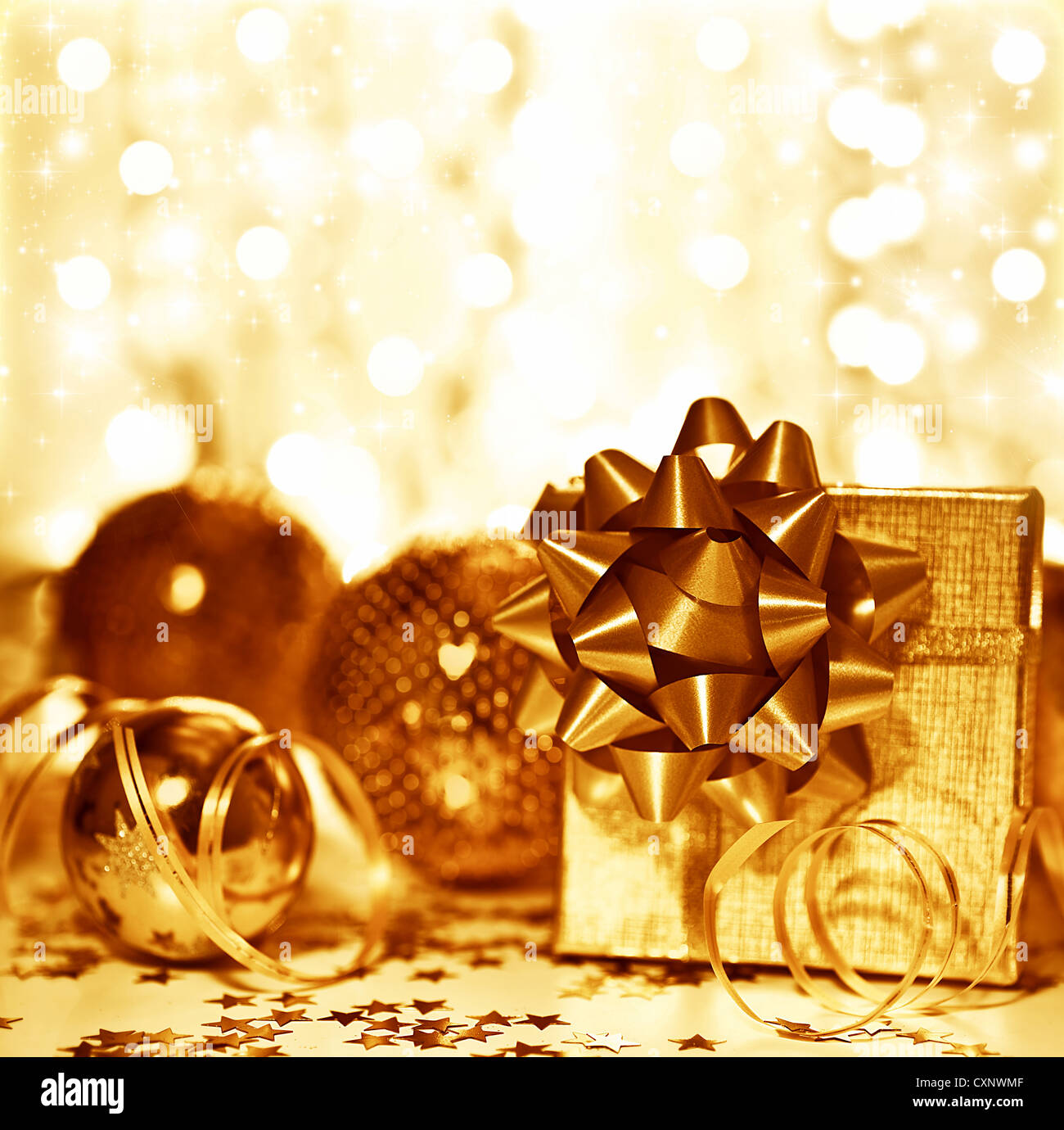 Present Ball Christmas ball wrap gift present hi-res stock photography and images ...