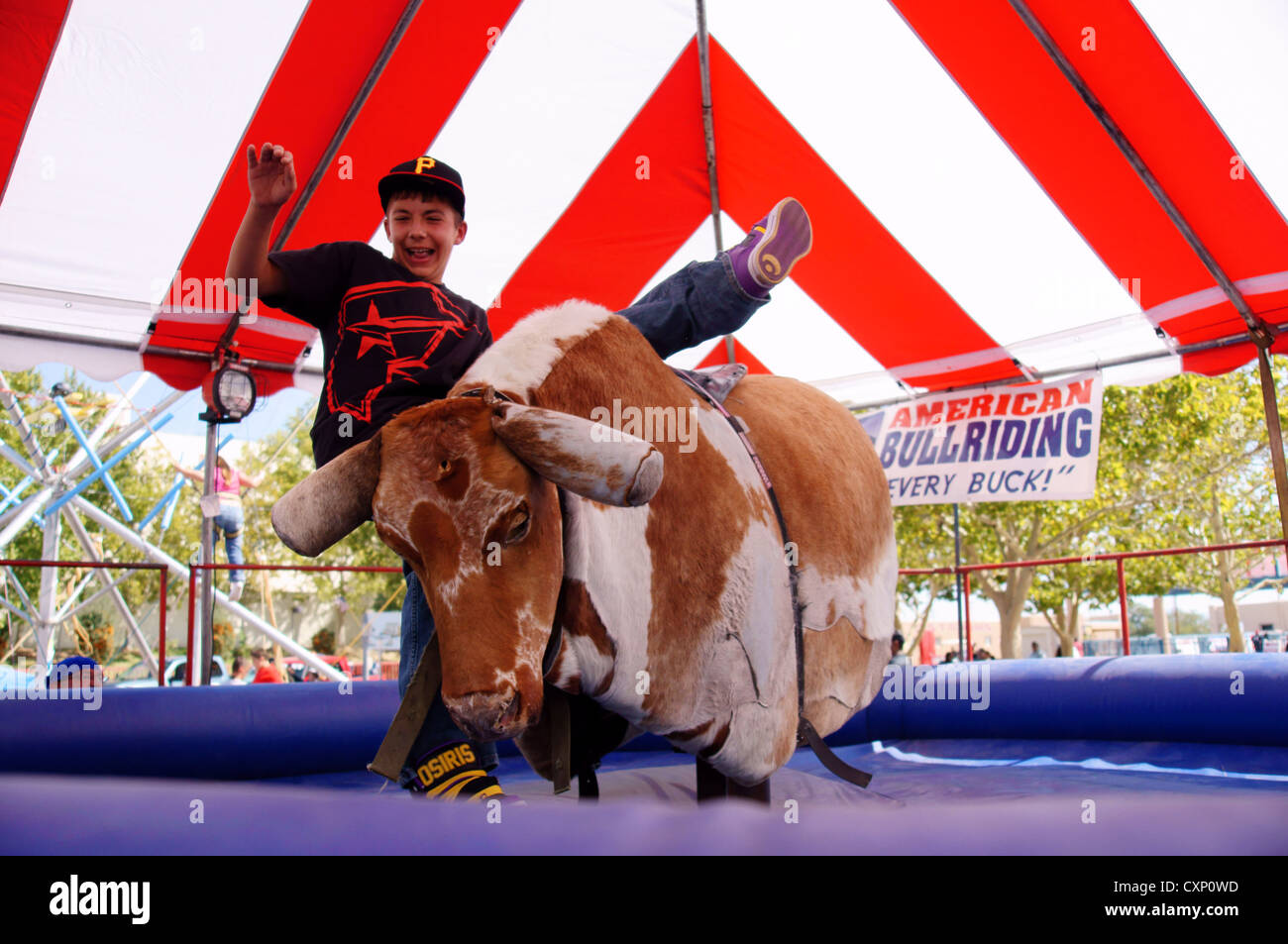 Riding Mechanical Bull Stock Photos & Riding Mechanical Bull Stock Images Alamy