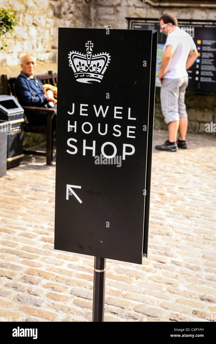 Sign pointing to the Jewel House shop in the Tower of London complex