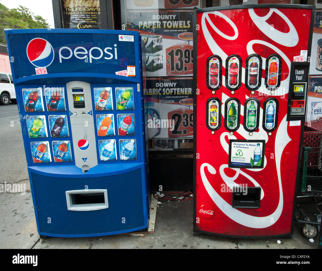 Pepsi-Cola and Coca-Cola vending machines side by side Stock Photo
