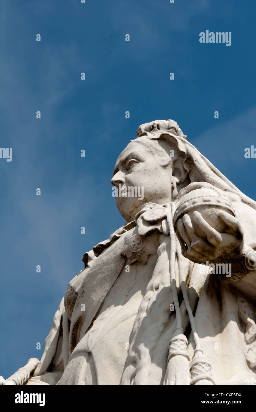 The parade town hall queen victoria statue royal leamington spa hires