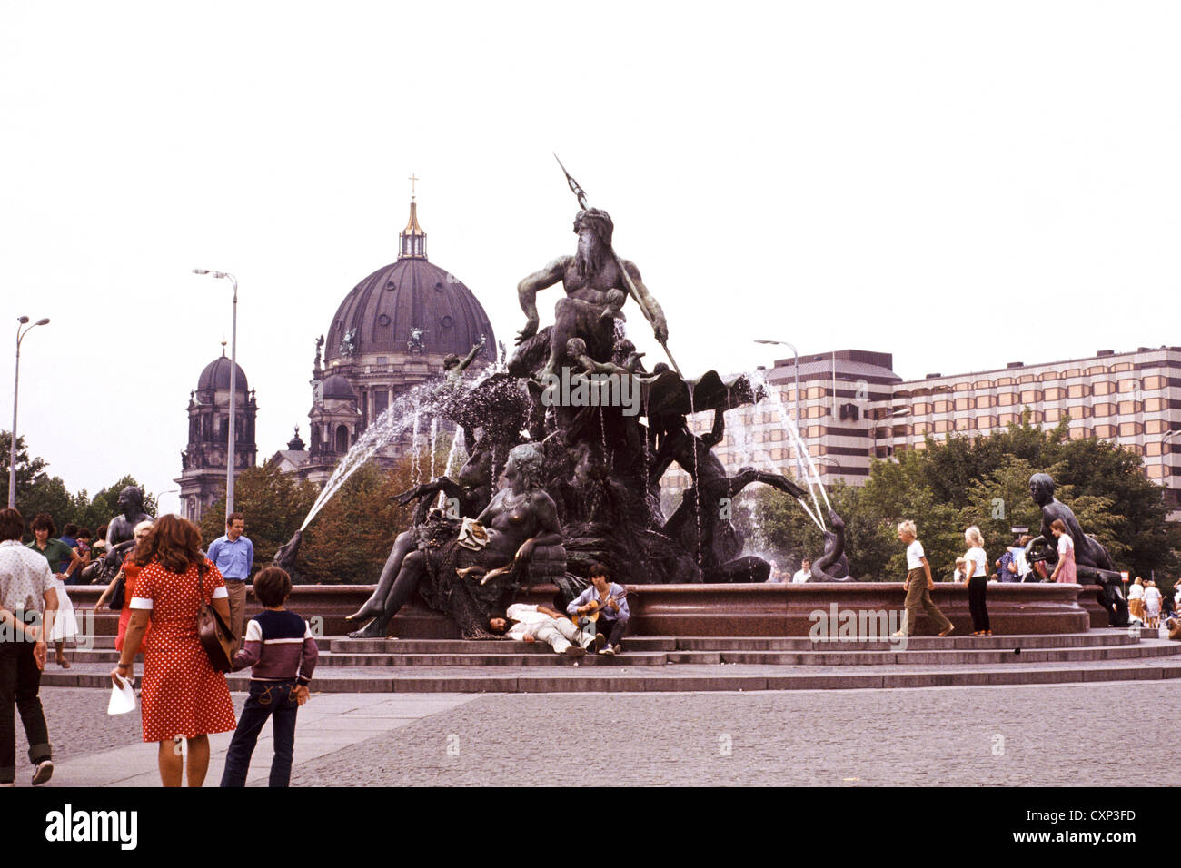 Cityscape east berlin 1980s hi-res stock photography and images 