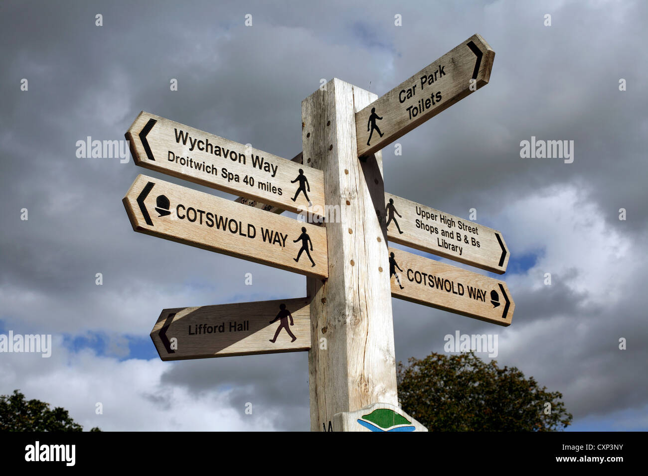 Signpost for the Wychavon Way and the Cotswold Way, in Broadway, Gloucestershire. Stock Photo