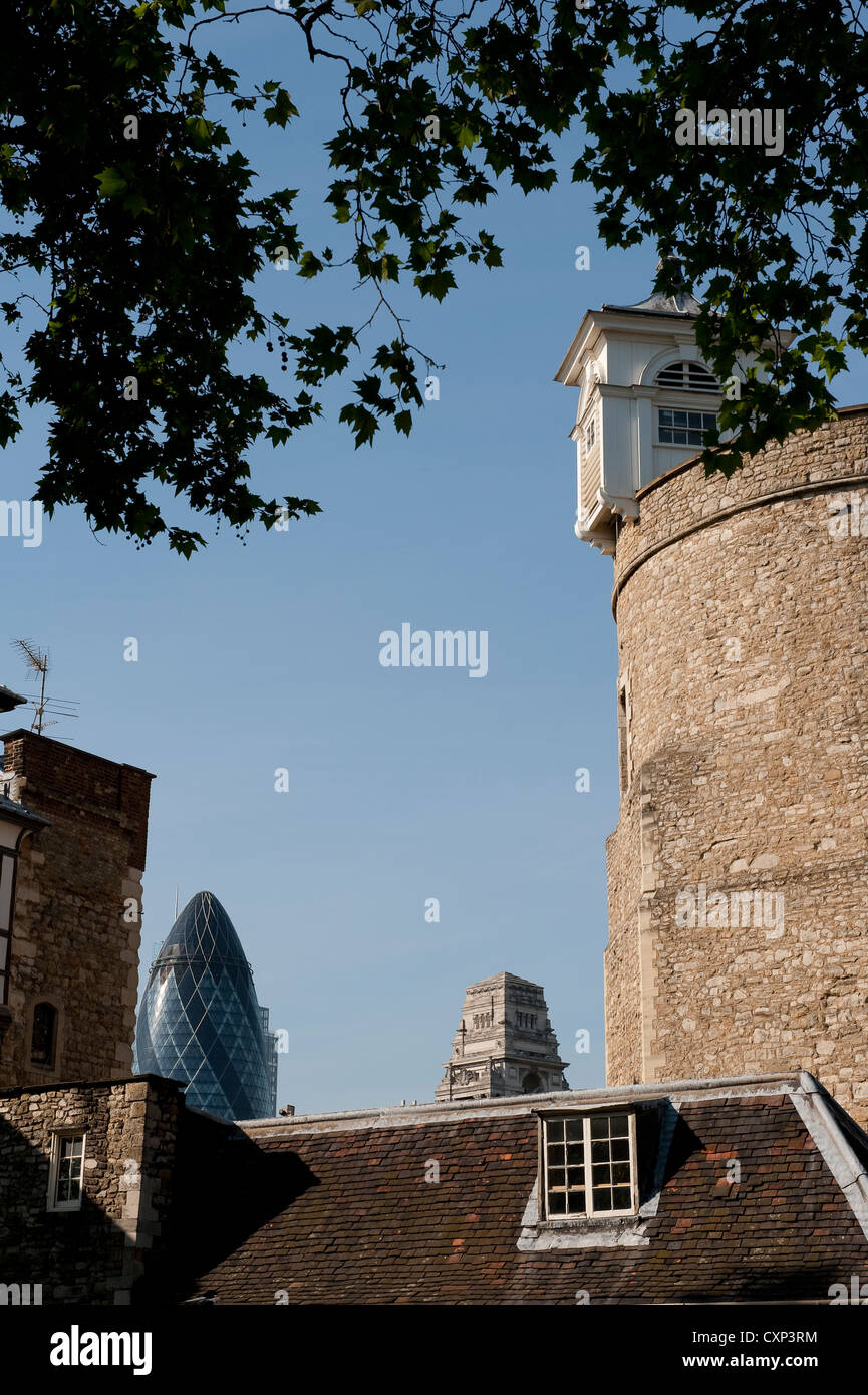 Contrast of modern and ancient architecture in the City of London ...