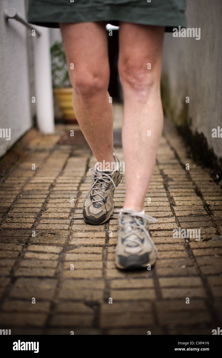 A man wearing running trainers, shorts and no socks Stock Photo - Alamy