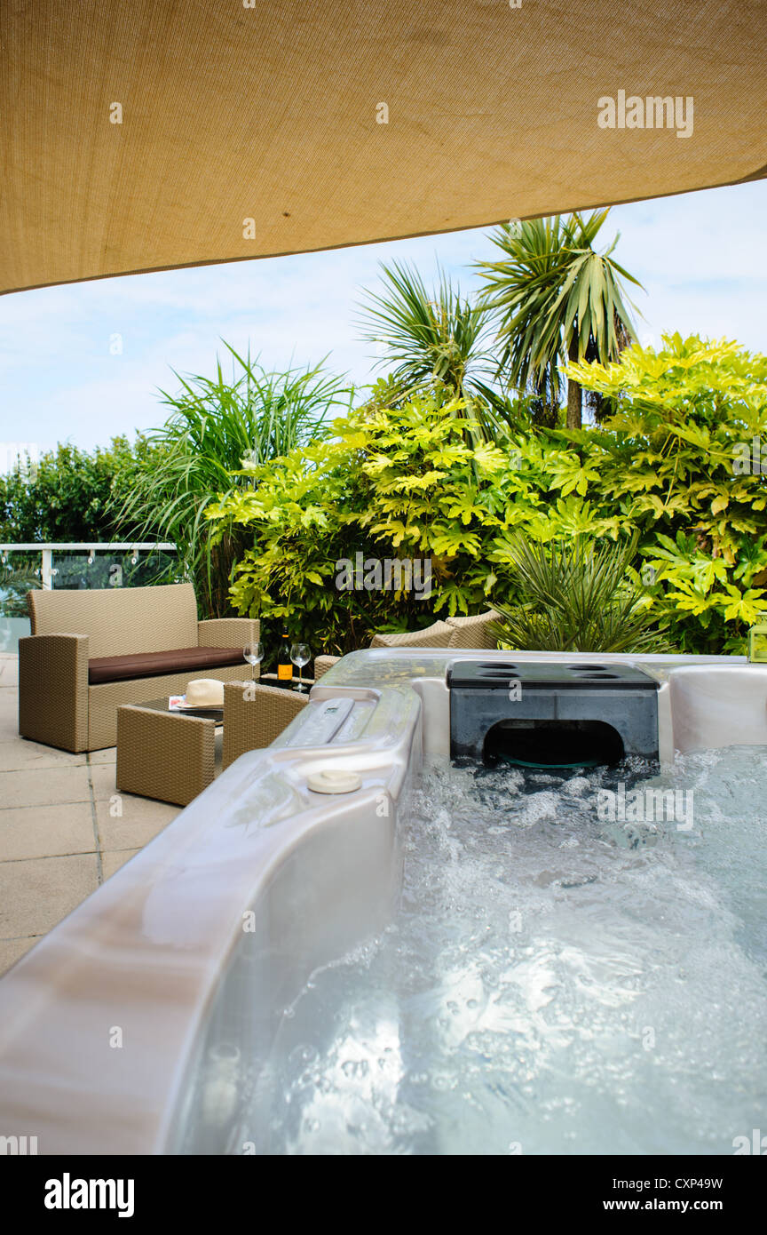 Hot tub garden hires stock photography and images Alamy