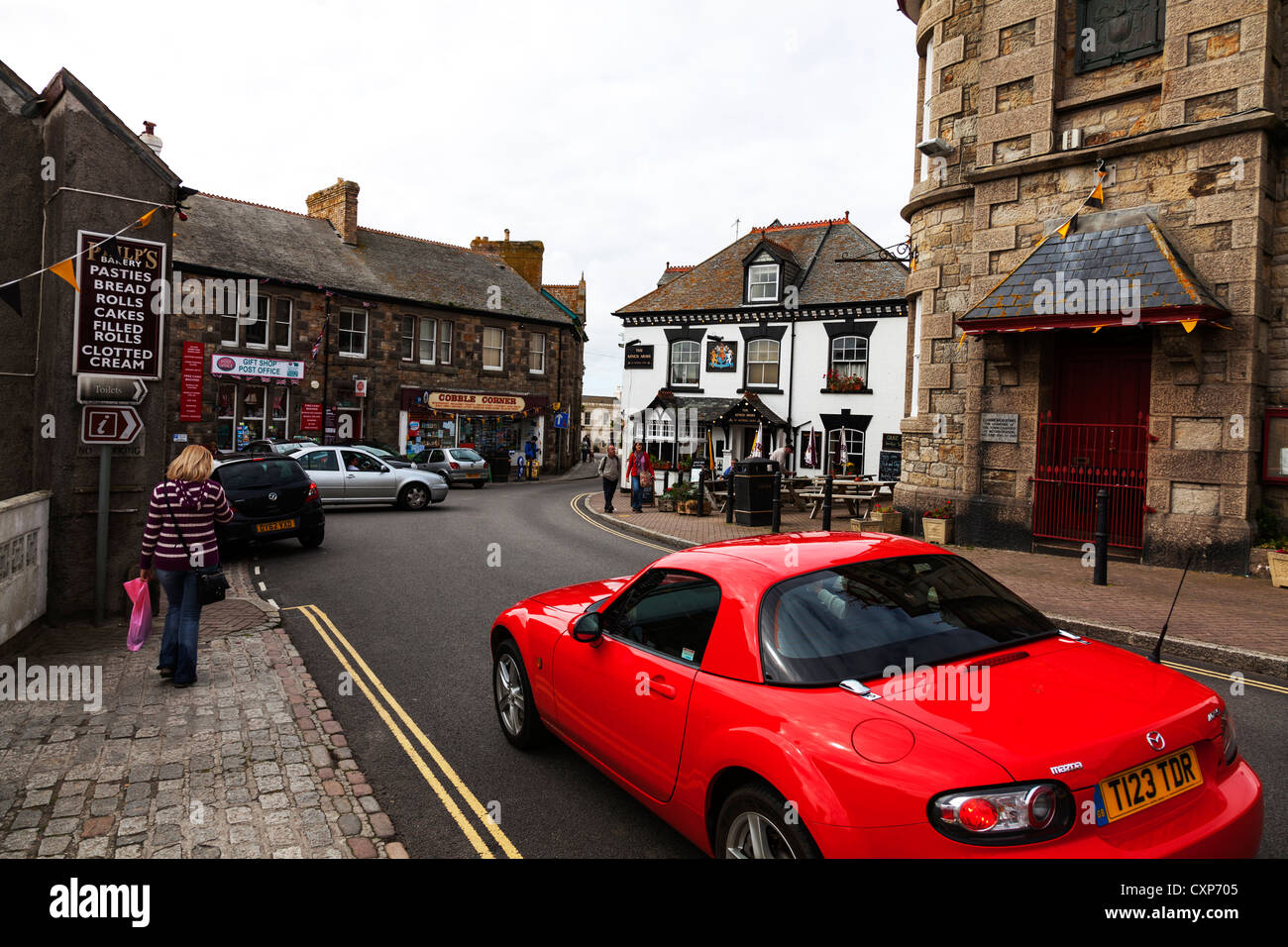 Newlyn, Cornwall, village shops main street road thoroughfare Stock Photo Alamy