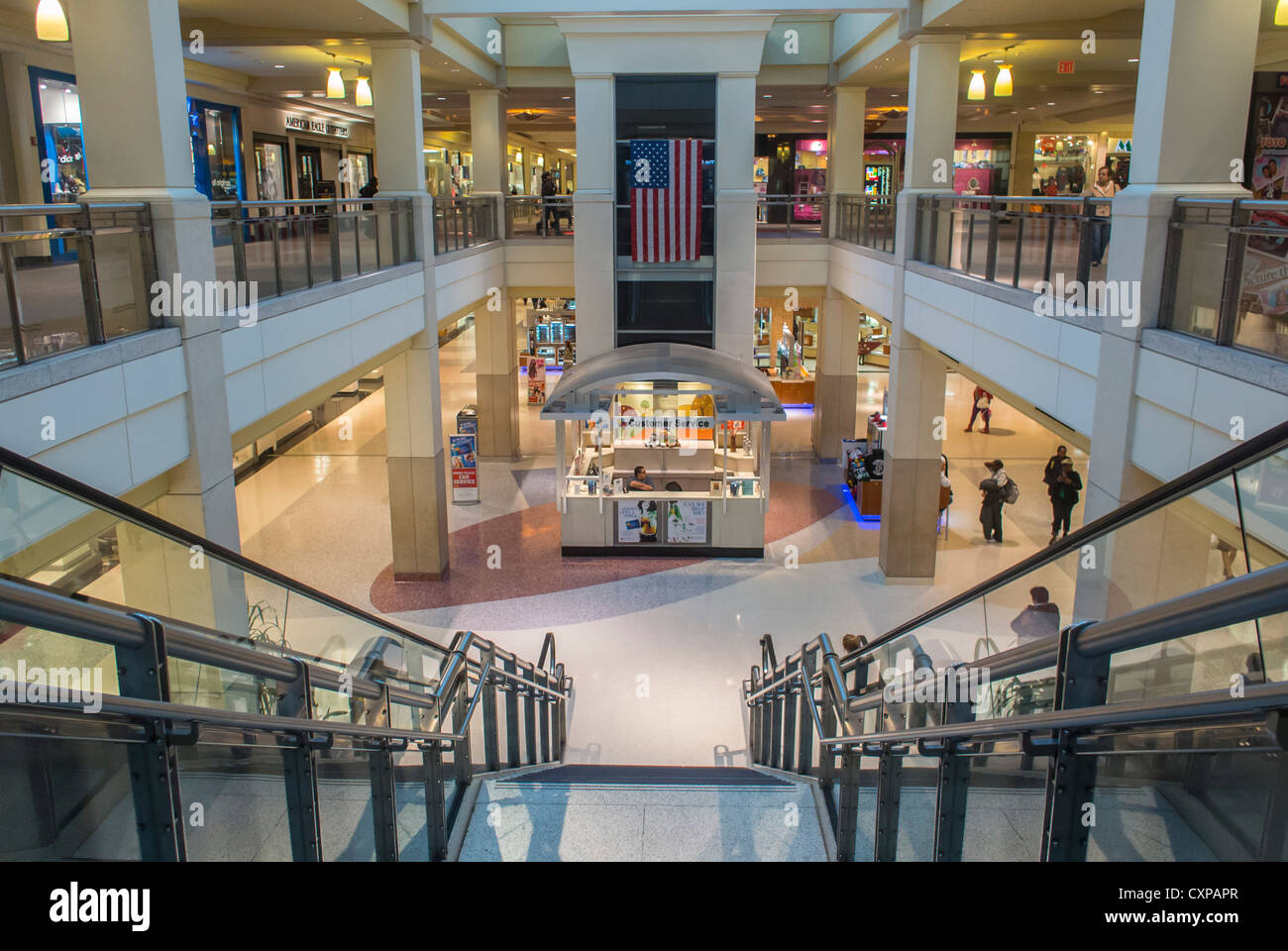 New York City, NY, USA, inside 'King's Plaza' Shopping Mall, Hallway, modern retail interior, modern building Stock Photo